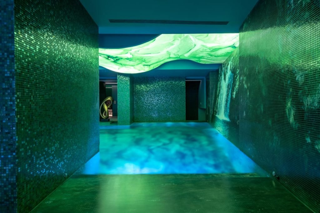 green ceiling in pool Savoy