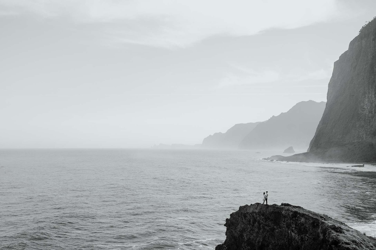 A couple in love at Crane viewpoint, Madeira