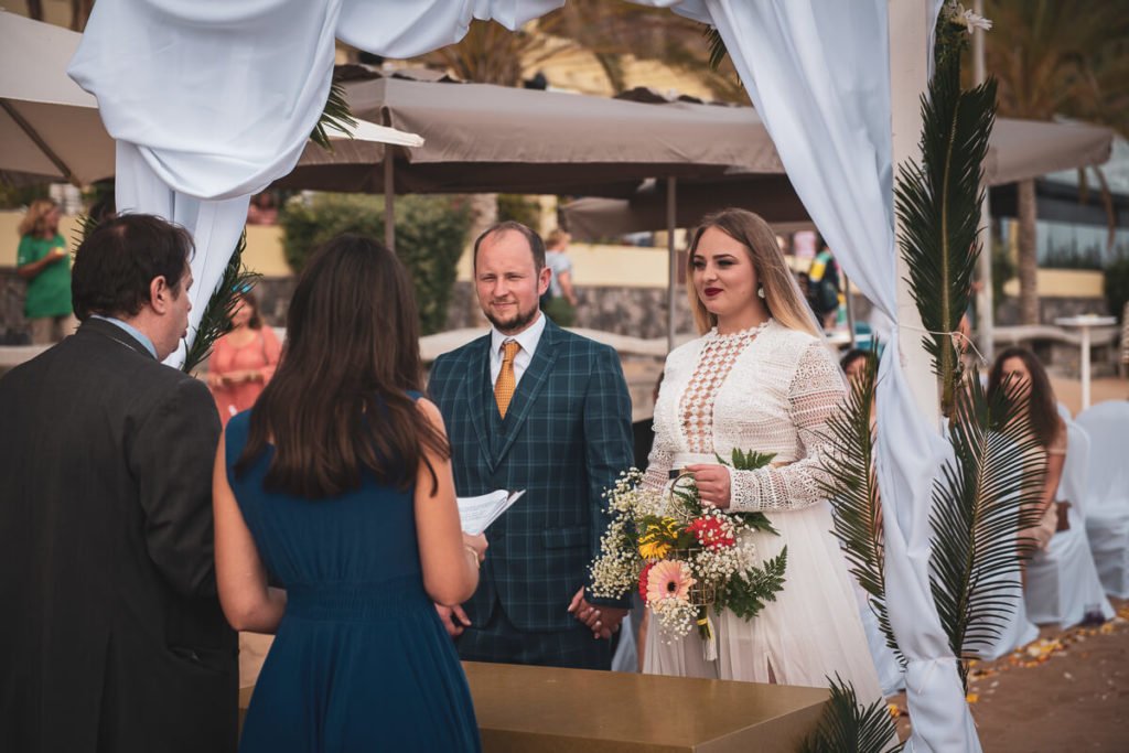 bride and groom at outdoor ceremony